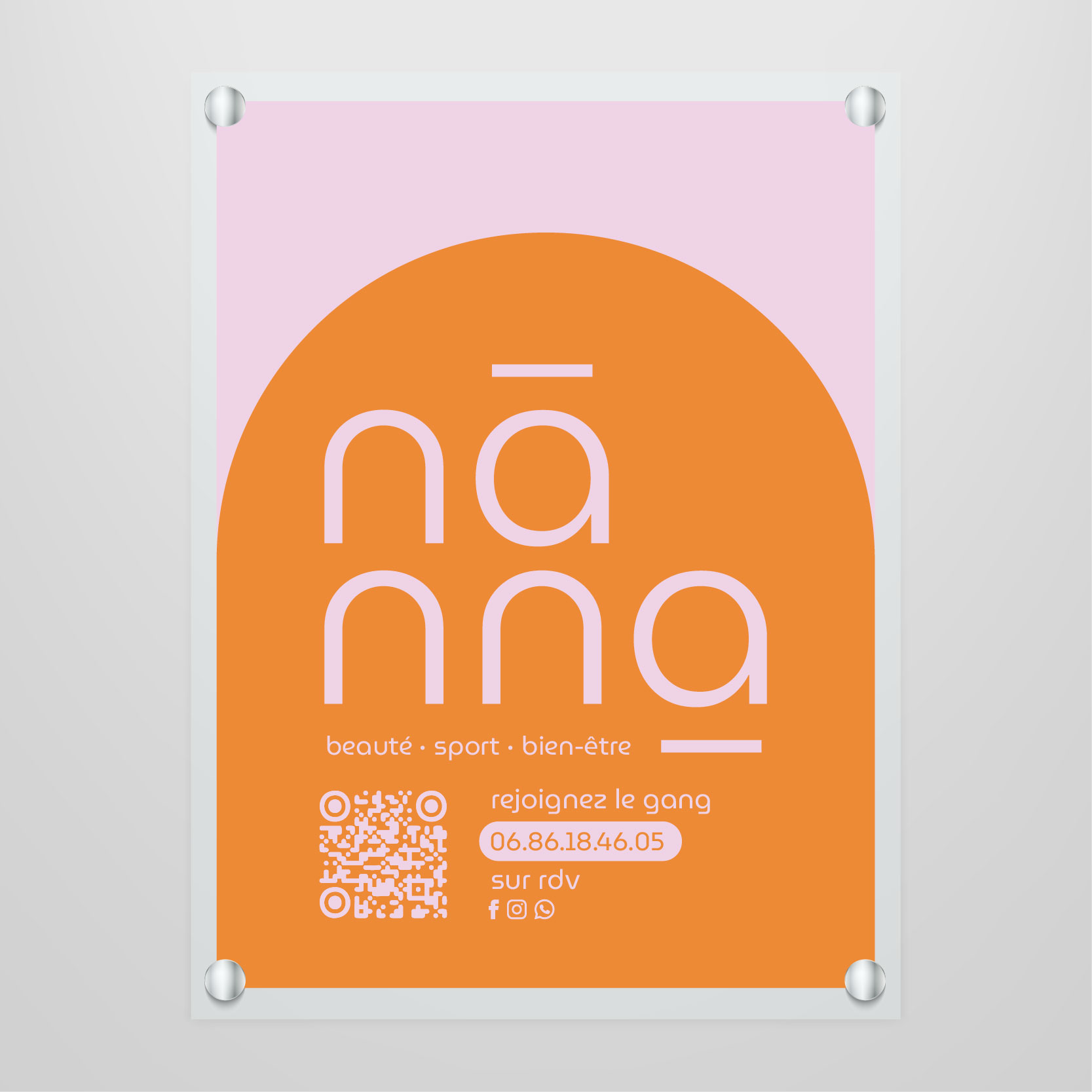 Plaque murale Nanna avec identité visuelle pour espace bien-être féminin à Pau